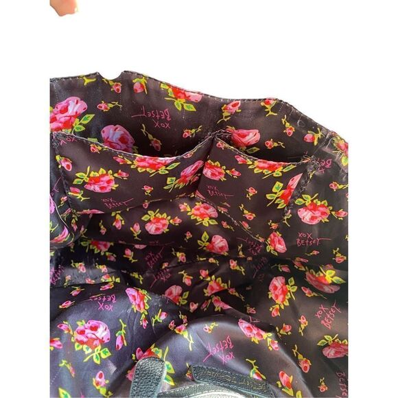 Betsey Johnson Black and white striped tote floral satin lining - Picture 6 of 16